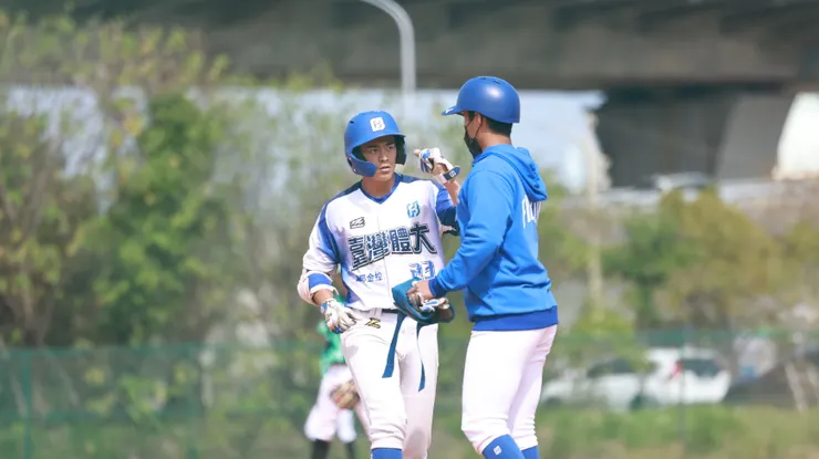 黃騰威手感火燙，再敲三壘安打