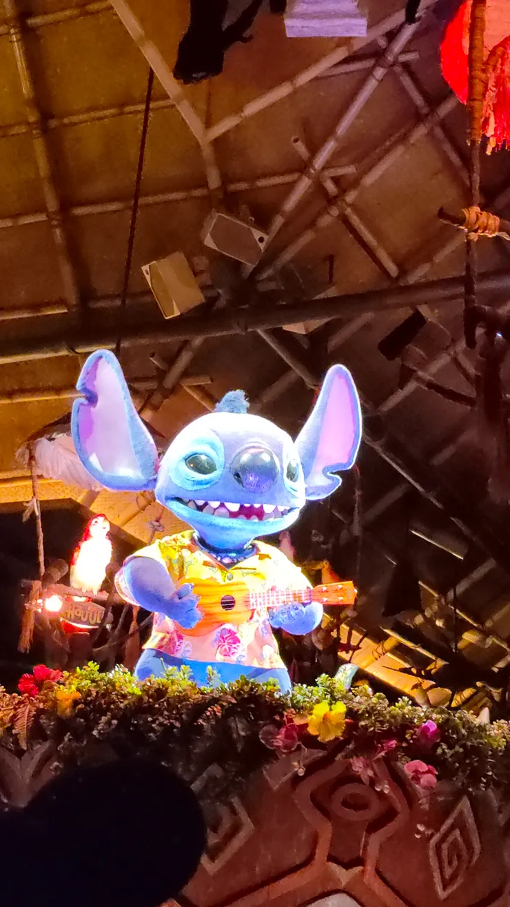 誤打誤撞來到史迪奇的家，看到我最愛的史迪奇表演，我真的開心到爆哭