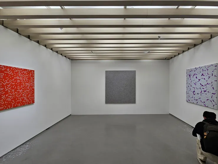 〈數字珠畫－018〉，2023；〈數字珠畫－032〉，2024；〈數字珠畫－030〉，2023