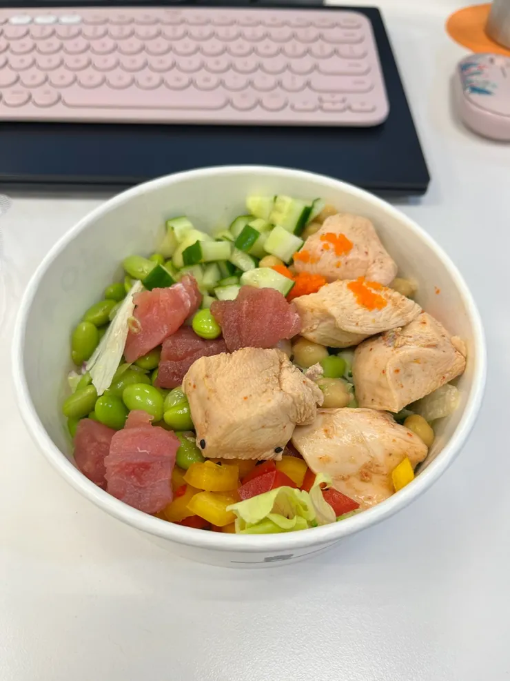 整天太有罪惡感點的健康餐，超級無比空虛半夜失眠餓到胃痛。