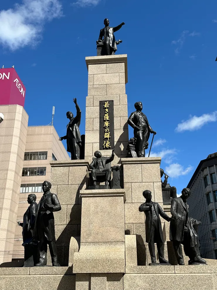 鹿兒島車站前的留學生銅像,由於當時日本鎖國,因此這些留學生為了自己的理念不惜偷渡出海留學。