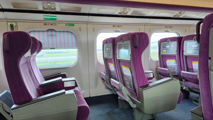 高鐵商務車廂白天的自然採光真的好美!