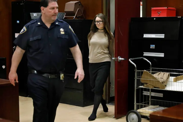 鬆弛入骨,上法庭也似閑庭信步