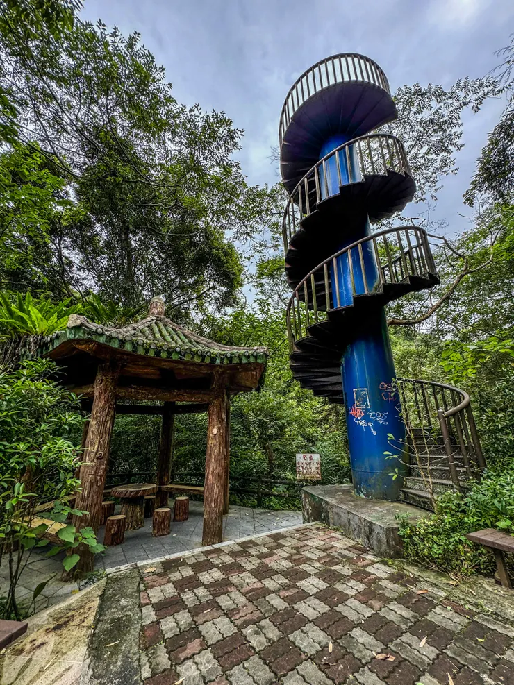 0920 蝙蝠洞入口。 左側下樓梯前進蝙蝠洞。