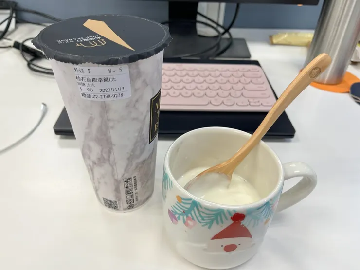 昨天買的手搖杯、崙背優格150ml。