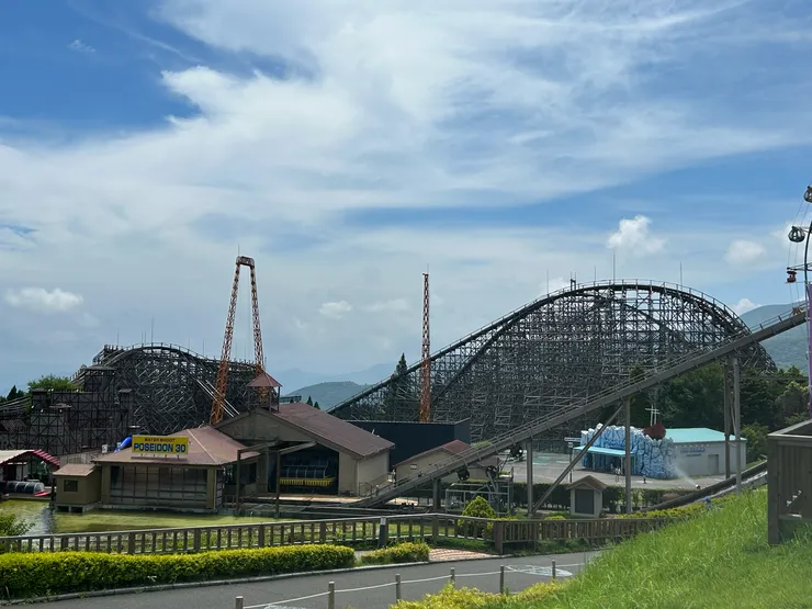 刺激度五顆星的木製雲霄飛車