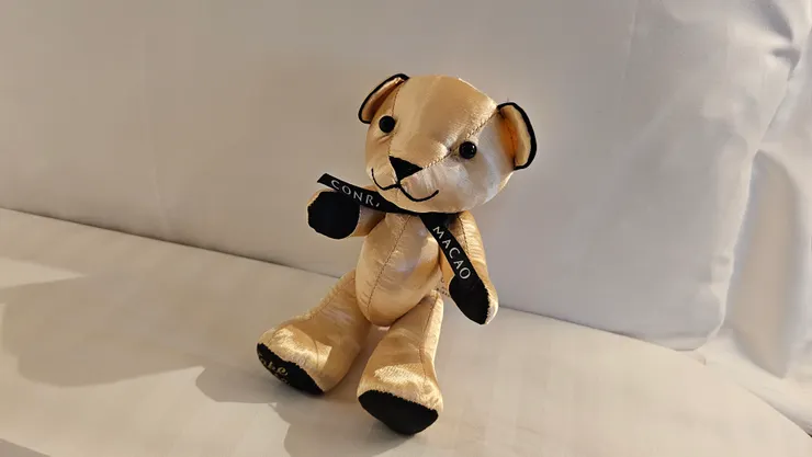 這是澳門康萊德酒店免費送的康萊德小熊!