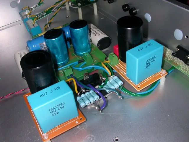 CRC 濾波第一級採用 Black Gate FK 2200uF/63V