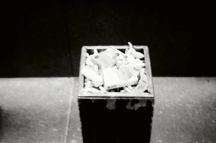 似乎有更多的認識，但同時也害怕去認識一個人，踏入另一個人的生活，會是什麼樣子，誰都不知道......