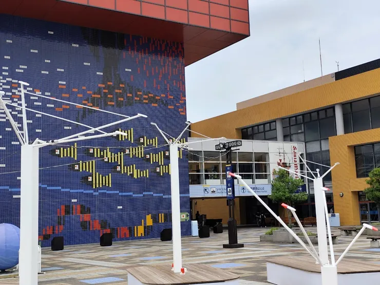 海遊館的右側會有指示乘船處位置(會先經過海遊館的紀念品區)