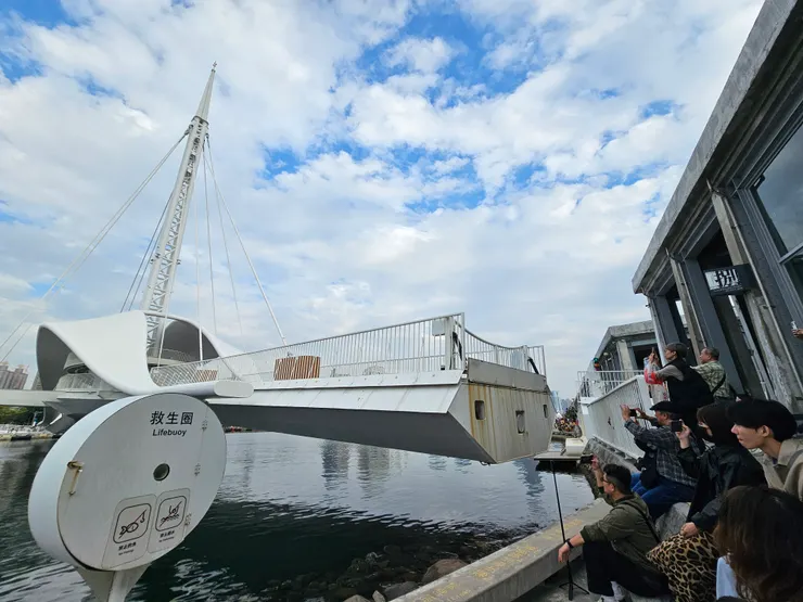 開始轉了,清楚看到了接縫處