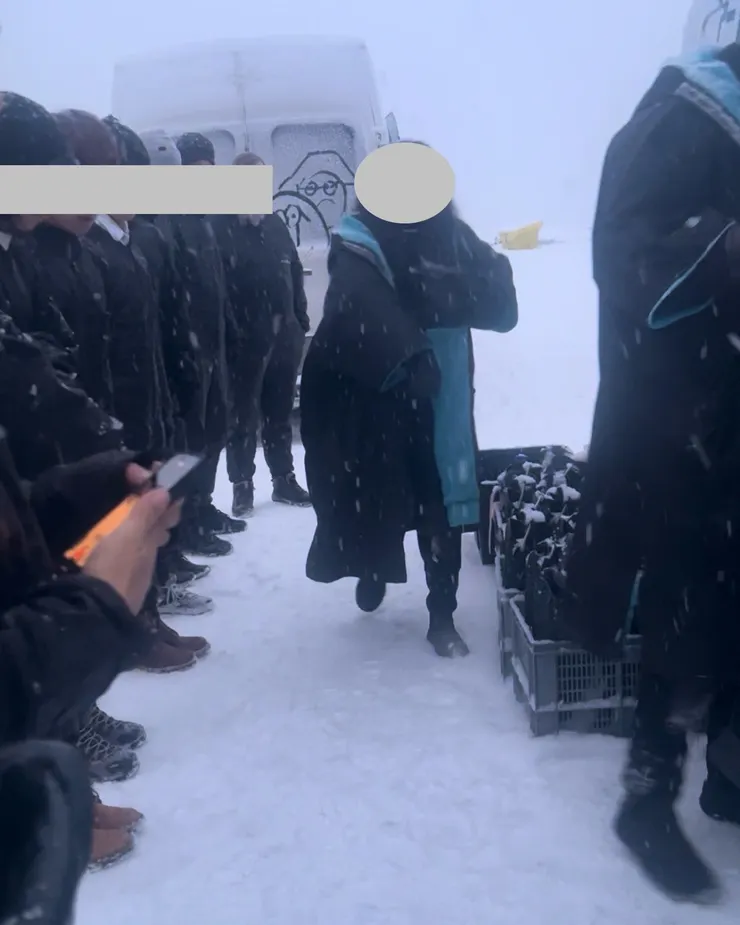 在冰天雪地裏做浮潛簡介