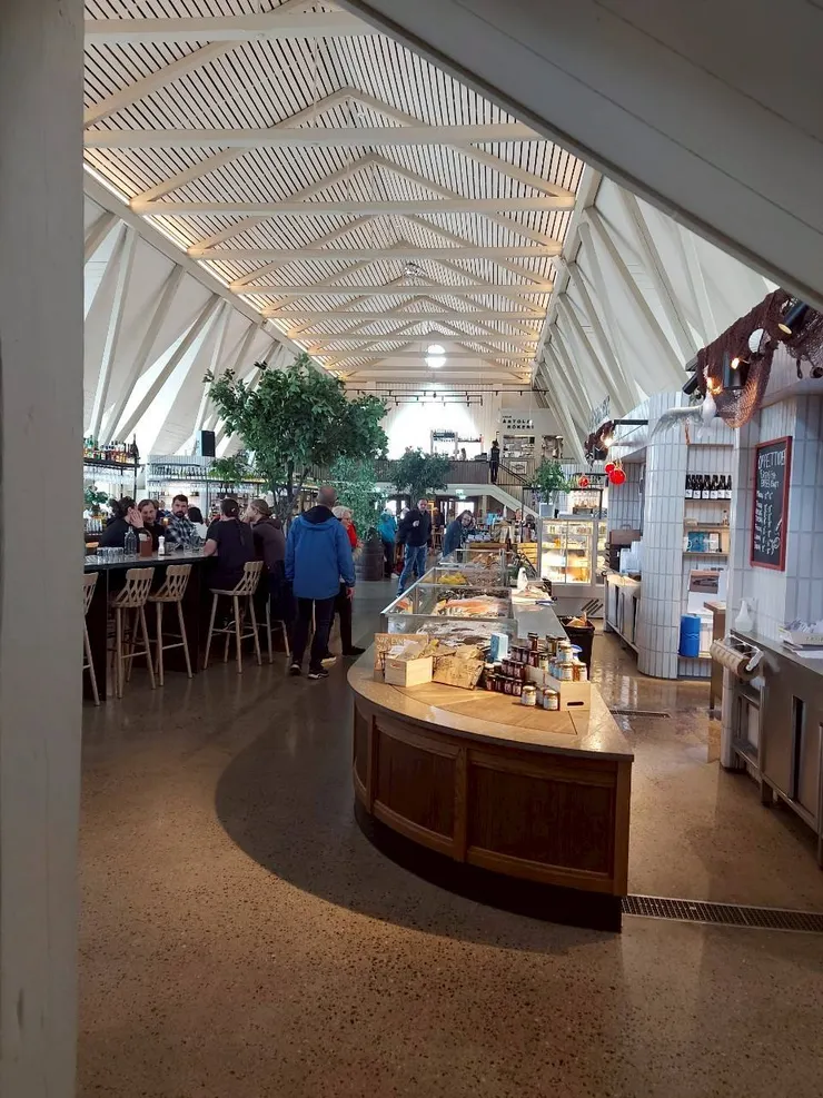 於市場內的熟食餐館酒吧