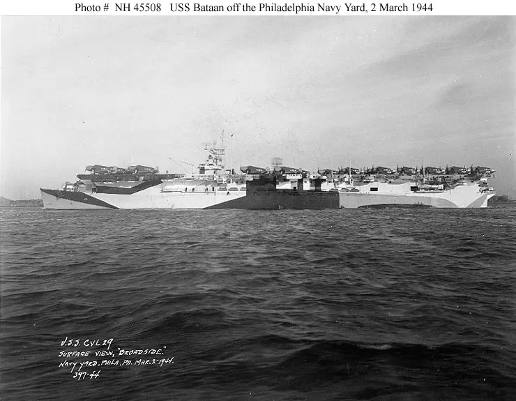 1944年3月2日,賓州費城海軍造船廠附近的「巴丹號」航空母艦
