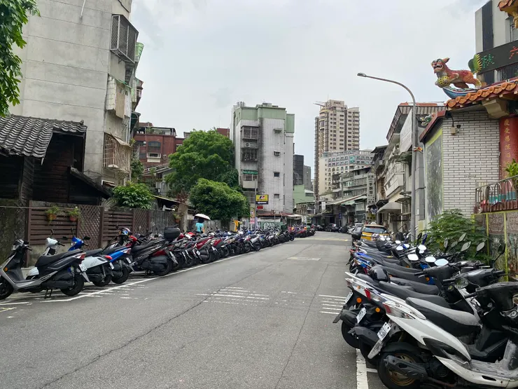 昔日的赤河,走到底便是「螢橋」