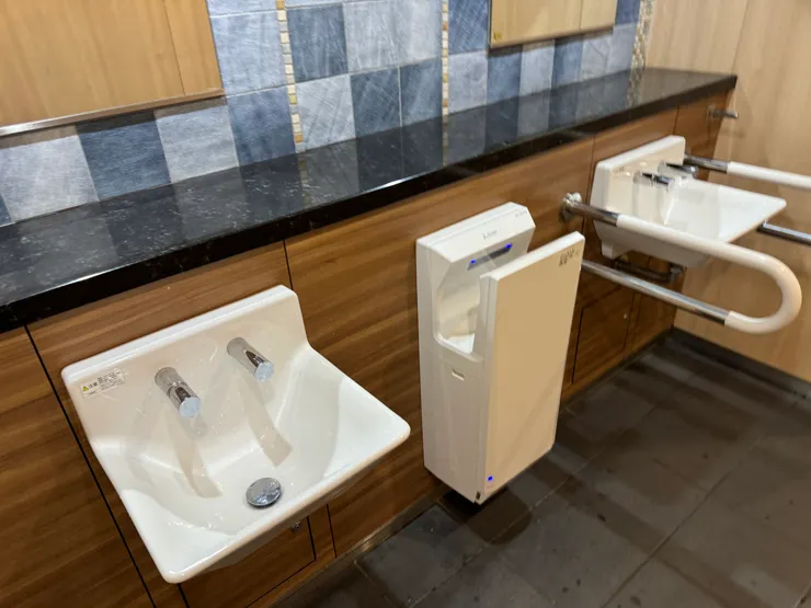 連廁所也扣聯牛仔主題唷