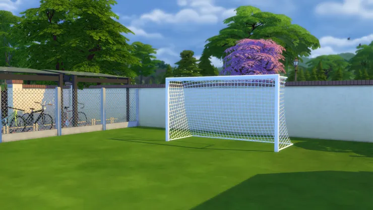 雖然只是小學裏的足球場，但我沒採用兒童版的龍門，因為實在太兒戲。