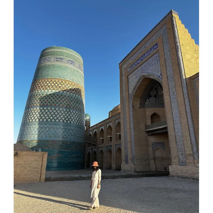 胖胖塔與右邊的神學院,2024時為飯店