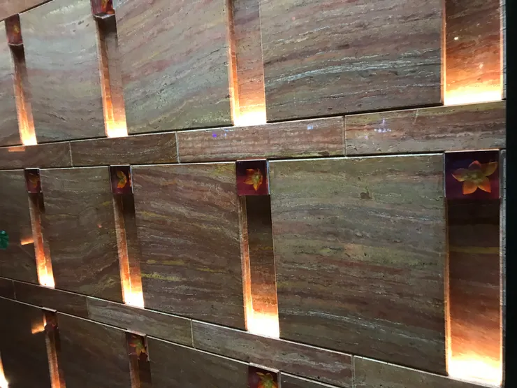 外牆也挺特別。