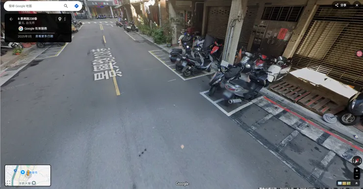 圖中可見被改為需要付費的付費車格、免費車格、被劃掉的車格