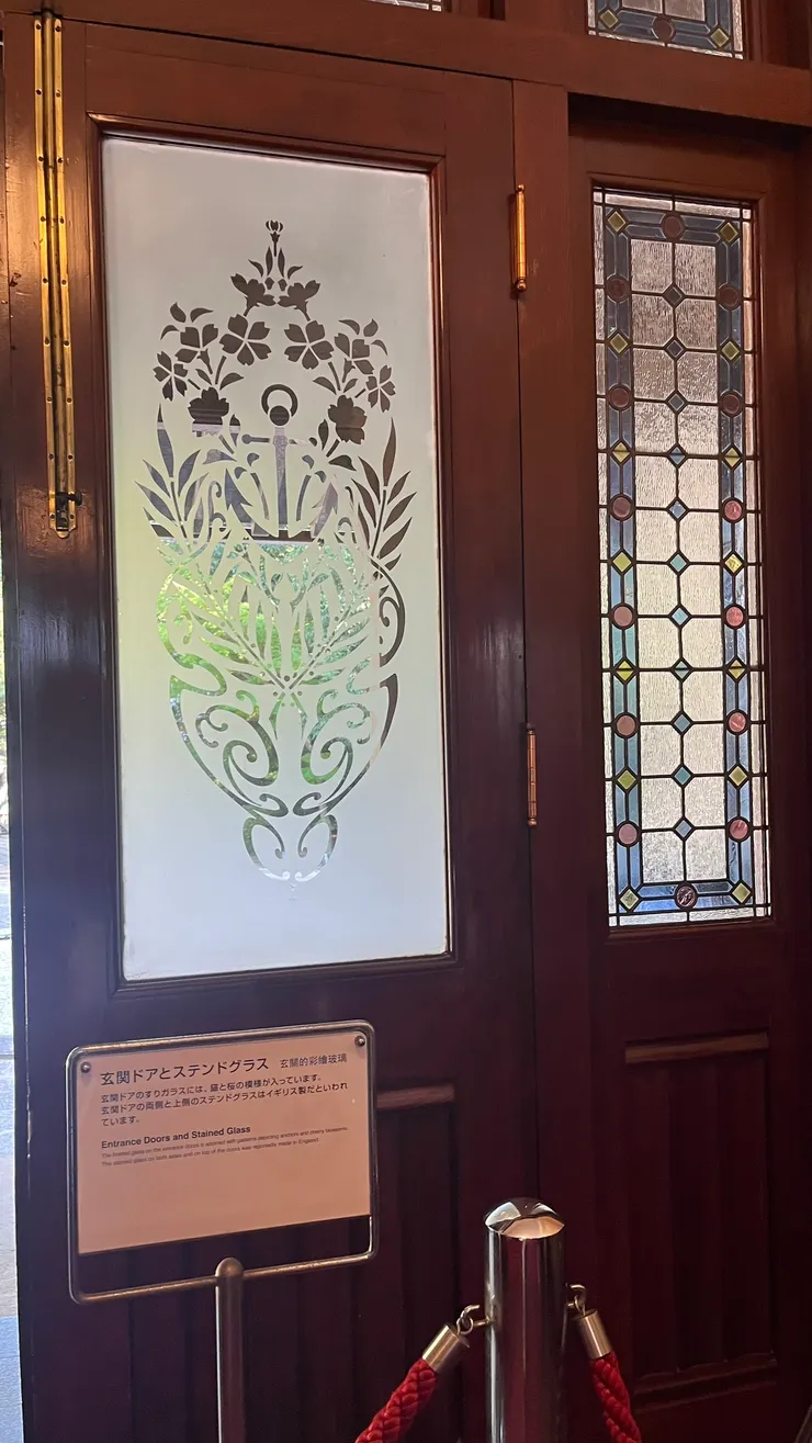 連門都有一點特別。