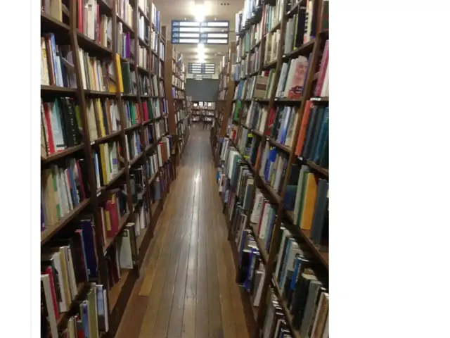  Foyles 書店內部 （照片來源： The Guardian UK )         