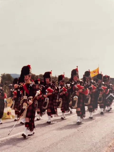 八月初在高地 Inverness 舉行的 Highland Games 風笛巡遊。( 照片來源：作者）