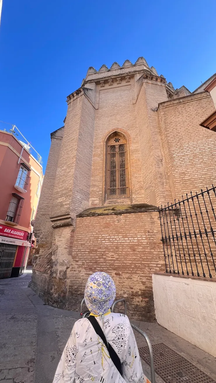 穆德哈爾建築聖安德烈斯教堂窗，窗戶伊斯蘭教風。