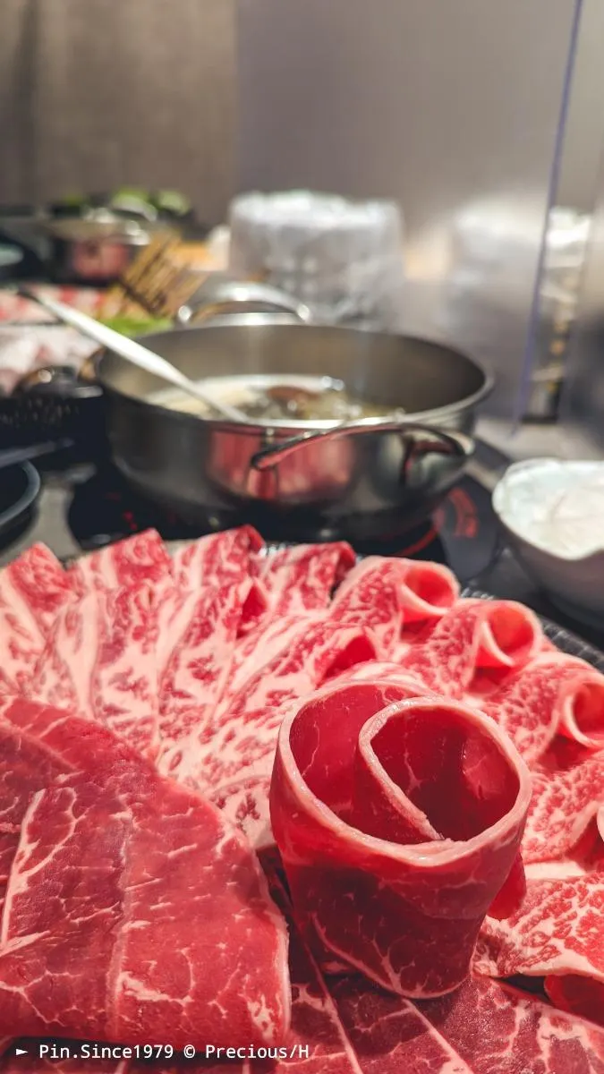 在地土雞湯底：板腱牛+菜盤換牛小排