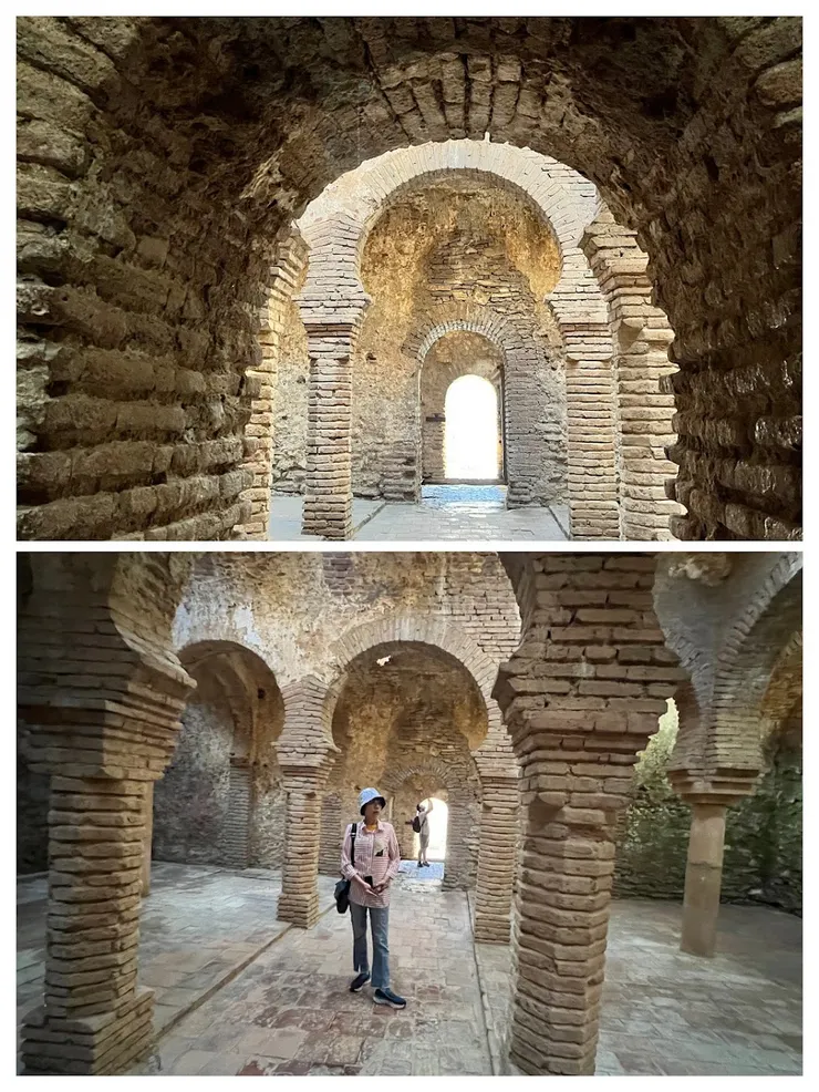 阿拉伯浴場有很多柱子和拱門