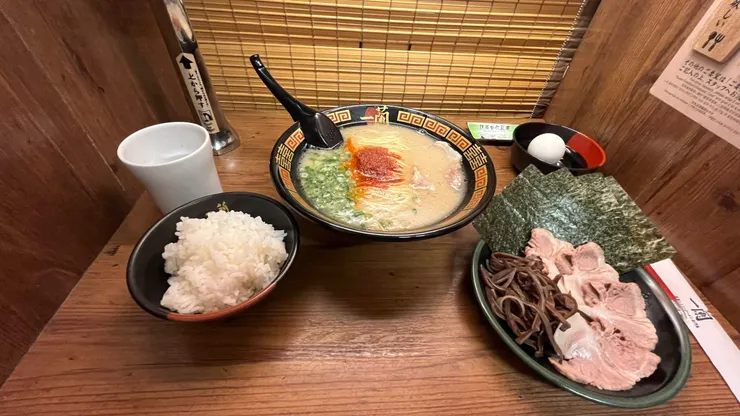 中場休息，順路吃個一蘭