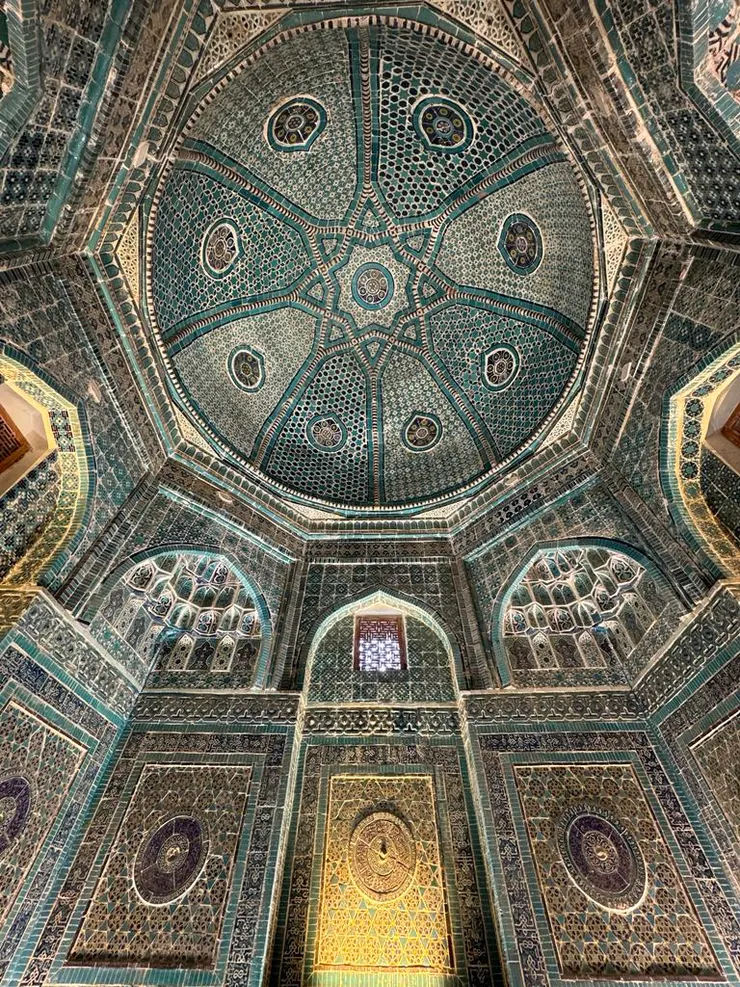 夏伊辛達陵墓群其中一間的天花板,幾何圖案細緻錯落,非常美麗