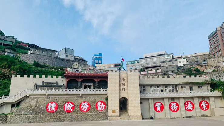 從另一頭看才會發現這是小城門。