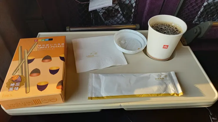 這是高鐵商務車廂和唐氏症基金會所合作的點心!高鐵超有愛心!