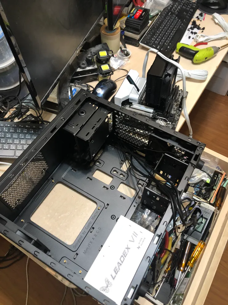 準備塞入機殼。