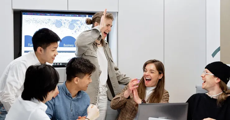 如何運用數據和解決方案說服老闆，讓人資專員成為推動組織變革的關鍵橋樑。圖片來源：canva