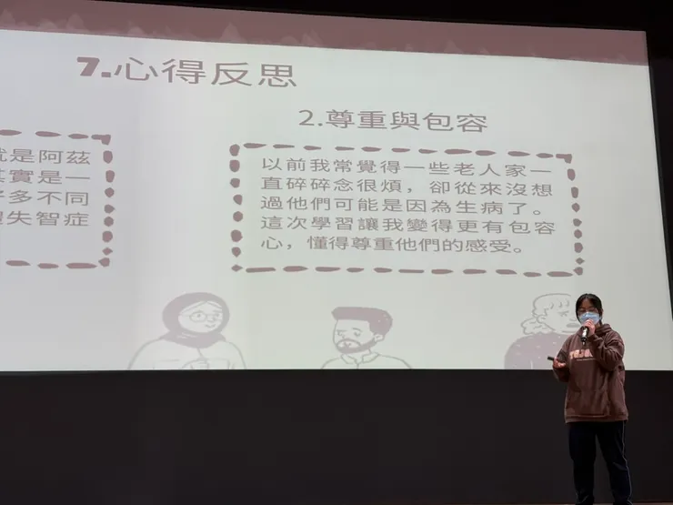 旗美高中自主學習成果發表，有正式舞台與校外評審講評