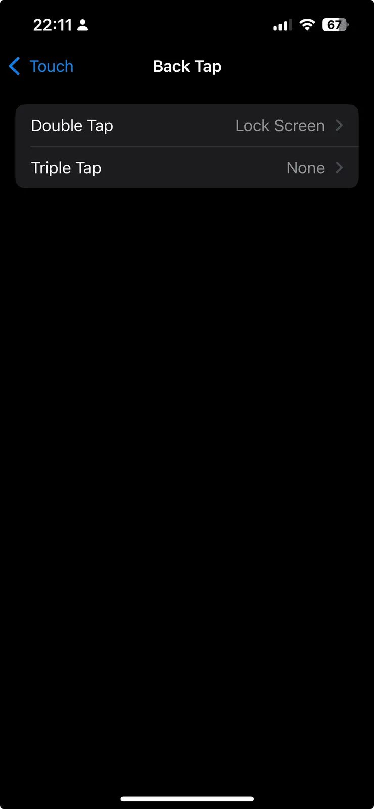 iPhone 16e缺乏類似雙擊螢幕鎖屏功能,目前麥克能找到最接近的功能為背面輕點的指令