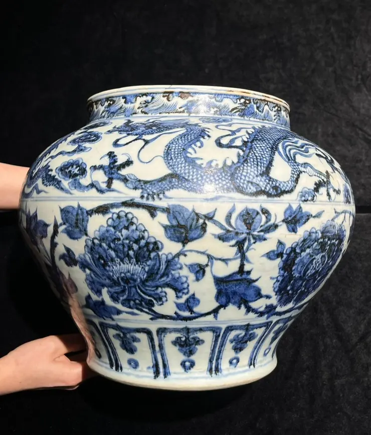 青花纏枝牡丹雲龍紋罐 元∣北京故宮博物院藏（圖／典藏古美術）