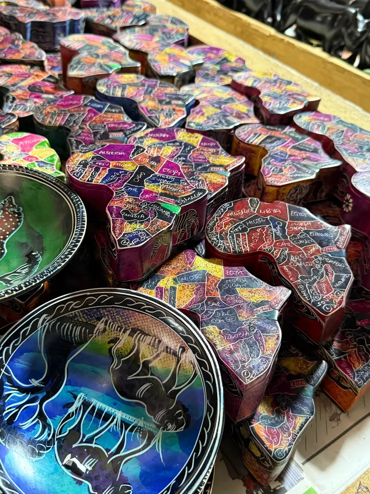 在小紀念品店看到的珠寶盒，建議都從1折開始砍價…