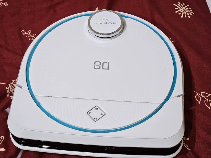 D8正面,湖水藍蠻好看!