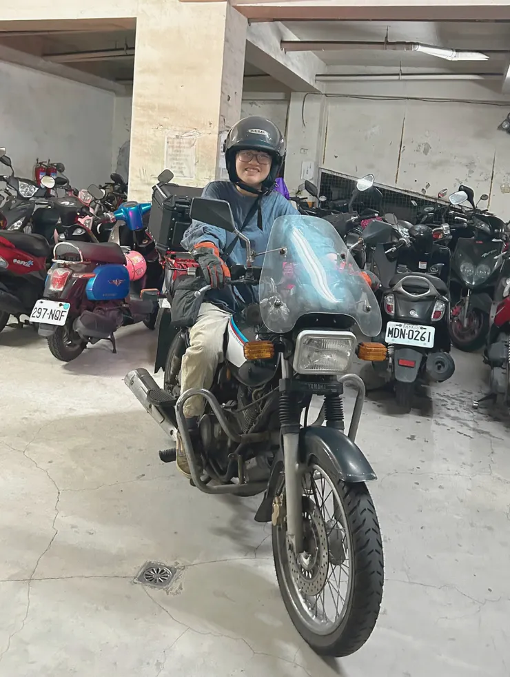 這是我的通勤愛將~它很重，所以颱風裡很穩（？）