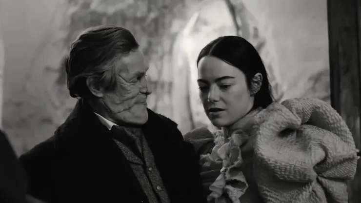 《可憐的東西》劇照—Bella與養父Godwin Baxter
