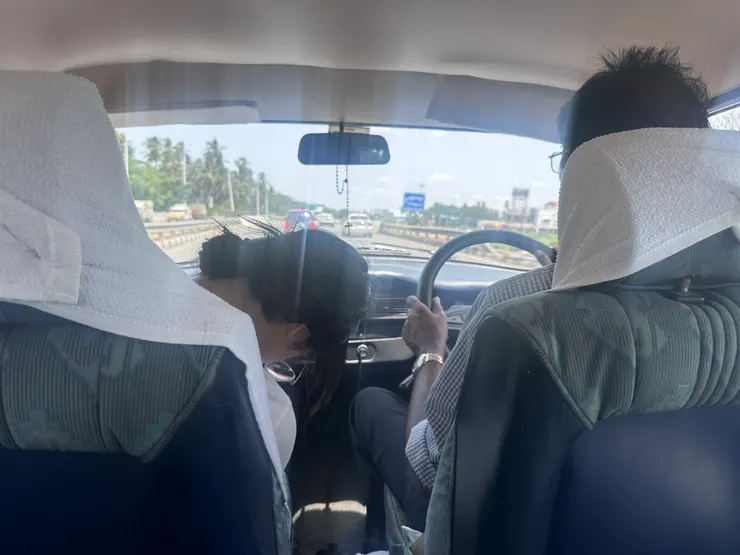 睡得東倒西歪的我，差點干擾駕駛