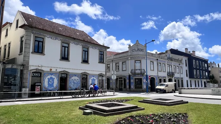 走到阿威羅大教堂附近時, 轉角處的新藝術風格建築。