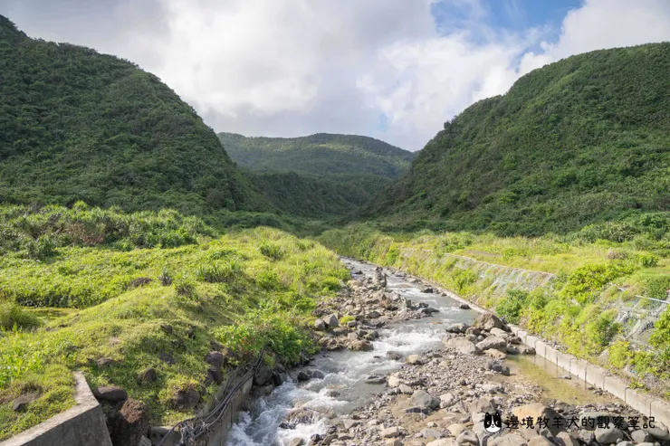 山上的溪水很豐沛,一路流向大海