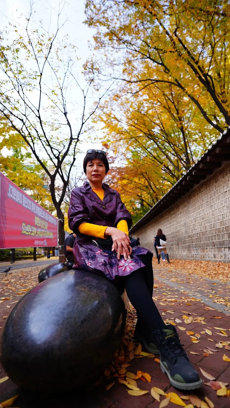 最美石牆路和破壞畫面的布條