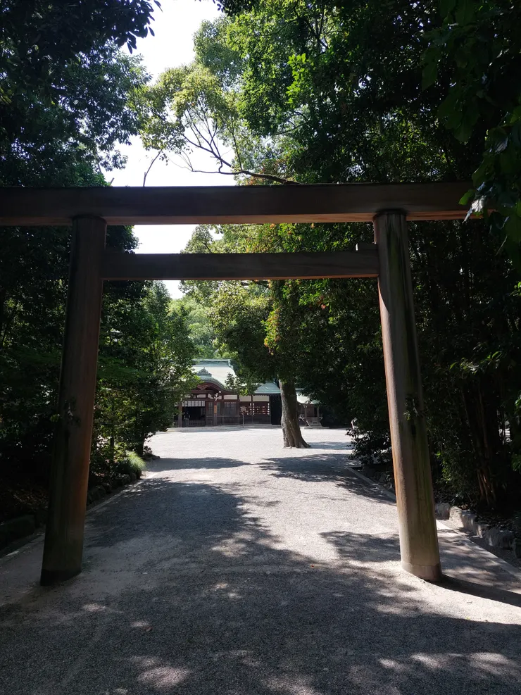 穿越木頭鳥居後，就來到主宮區了~