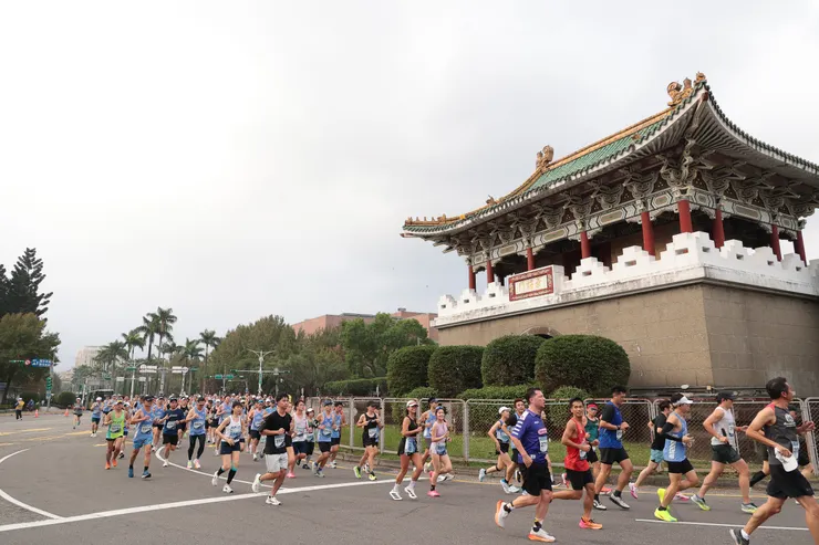 賽道行經景福門