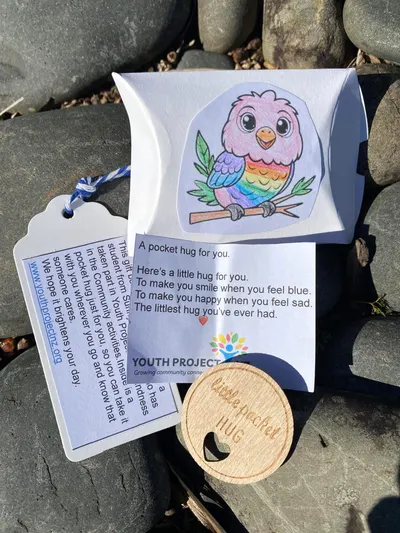 裝在盒子中的擁抱